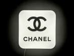 Chanel - Lichtbord - Plastic, Staal