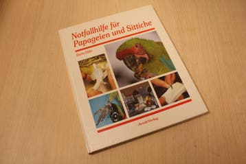 9783980529143 . Titel:  Notfallhilfe für Papageien und S..., Nieuw