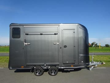 Steinsberger, zijlader, zadelkast, ruime living, Dieren en Toebehoren, Ophalen, Nieuw, Polyester, 2-paards trailer