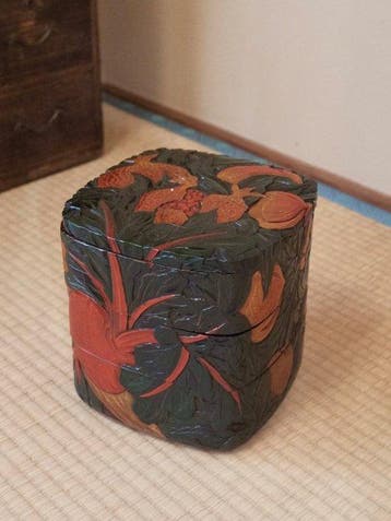 Doos - Japanse uitgehouwen lakwerk Jubako met drie lagen,