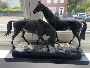 sculptuur, L’accolade - 41 cm - Brons, Marmer