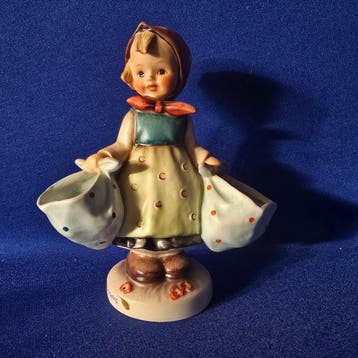 Goebel - Beeldje - Hummel #175 - Mothers Darling - TMK6 -