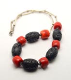Koraal - Rode koraal- en zwarte lavakralen - Halsketting