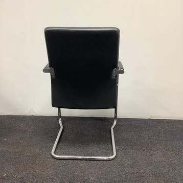 vergaderstoel / stapelstoel, zwart leren bekleding - chroom, Ophalen of Verzenden, Gebruikt, Leer, Eén