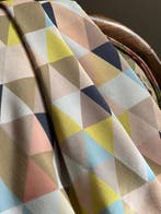 Dubbel breed. Exclusieve linnen stof met geometrische print