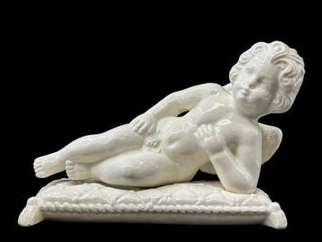 sculptuur, Scultura di Putto Alato sdraiato su Cuscino