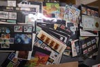 Wereld 1960/1999 - Groot uitzoeklot series, blokken, vellen, Gestempeld