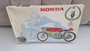 Protar 1:8 - Modelbouwdoos - Honda Grand Prix 250 Mod. 110, Nieuw