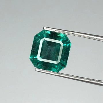 Zonder minimumprijs Groen Smaragd - 2.43 ct - International, Nieuw