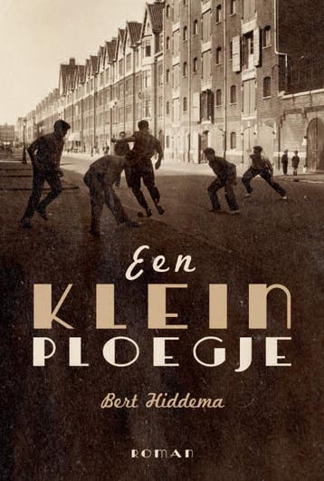 Een klein ploegje - Bert Hiddema 9789020419511, Boeken, Romans, Verzenden, Gelezen, Bert Hiddema