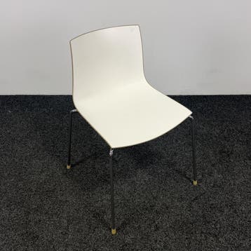 Arper Catifa 46 | Wit/Bruin, Huis en Inrichting, Stoelen, Ophalen of Verzenden, Gebruikt