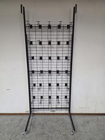 Zwart Metalen Displayrek met 6 Etages – 30 Ophanghaken – Op, Gebruikt