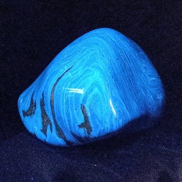 Indonesisch barnsteenstuk Volledig gepolijst- 1346 g