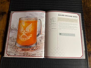 Halo Kookboek - Cookbook, recipes from the galaxy, Ophalen of Verzenden, Zo goed als nieuw, Voorgerechten en Soepen
