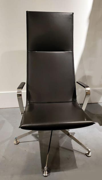 Zwitsers Design Fauteuil showroom model, Ophalen, Minder dan 75 cm, Design, Nieuw
