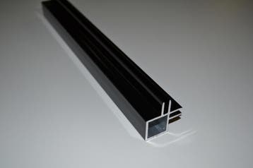 AL 4017 Aluminium zwart 20x20x1.5mm met 2 x flens 4mm hoek, Dieren en Toebehoren, Vogels | Hokken en Kooien, Ophalen of Verzenden