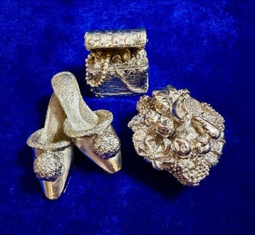 R. Argento - Beeldje - Treasure Chest/Fruit Basket/Slippers, Antiek en Kunst