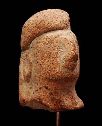 Cypriotisch Terracotta - Hoofd van een jonge man met een, Antiek en Kunst