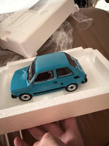 Laudoracing 1:18 - Modelauto - Fiat 126 Personal 4 (1976), Nieuw