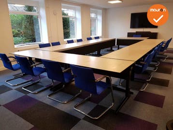 Ahrend Essa vergadertafel - 640x320 - halfrond - Bladkleur n, Vergader- of Presentatieruimte, Ophalen of Verzenden, Gebruikt, Tafel