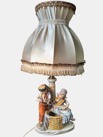 Tafellamp met beeldje - Messing, Porselein, Textiel -