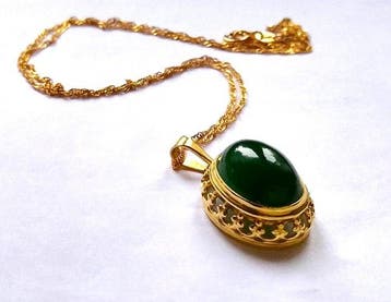 Ketting met hanger 8 kt geelgoud - chrysoprase cabochon