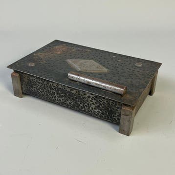 Doos - Bauhaus - Gehamerd metalen sigaren-/sieradendoos met
