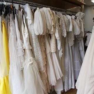 Ca. 62x Diverse trouwjurken en petticoats, Kleding | Dames, Nieuw