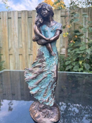 Lluis Jorda - Beeld, motherslove - 36 cm - Composiet