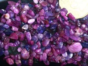 Geen reserve - Ct. 120,00 Mix Colour Sapphire uit Birma -