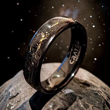 Galaxy TUNGSTEN RING met meteoriet- en goudinlays.