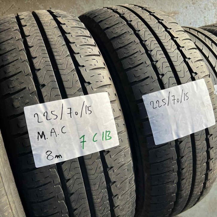 2 x Michelin 225-70-15 C Zomerbanden 8mm, Auto-onderdelen, Banden en Velgen, 15 inch, Zomerbanden, 225 mm, Bestelwagen, Gebruikt