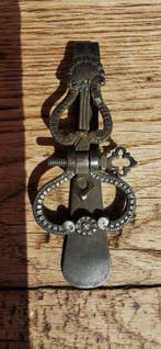 Oude devotieclip voor bladhouder / Smeedijzer – XIXe eeuw –