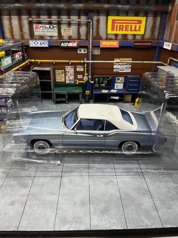 MCG 1:18 - Modelauto - Cadillac Eldorado Convertible 1976, Nieuw
