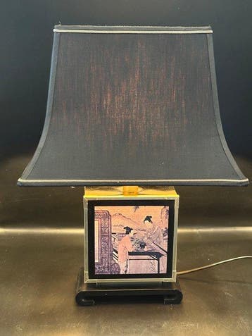 Le Dauphin, Saint Marcellin, France. - Lamp - Tafellamp Tu
