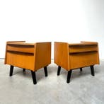 Kabinet - Hout, Furnier - Twee nachtkastjes -