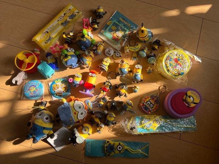 Minions Movie Merchandise Lot Figures, Keychains, Plush &, Antiek en Kunst, Antiek | Speelgoed