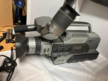 Sony DCR-VX9000E met adapter ,videokabel ,accu,voedingskabel