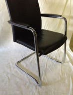 Comforto 5588S stapelbare sledestoel te koop in leer en stof, Vergader- of Presentatieruimte, Ophalen of Verzenden, Gebruikt, Stoel