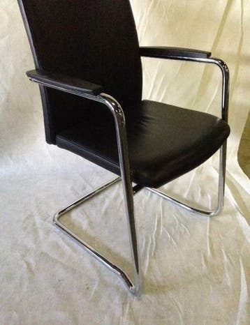 Comforto 5588S stapelbare sledestoel te koop in leer en stof, Vergader- of Presentatieruimte, Ophalen of Verzenden, Gebruikt, Stoel