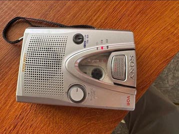 Sony - TCM-400 Draagbare cassettespeler, Audio, Tv en Foto, Radio's, Nieuw