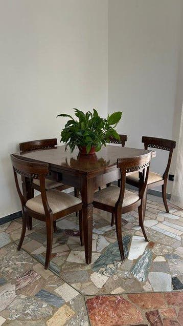 Eettafel - Hout, Wortelnotenhout