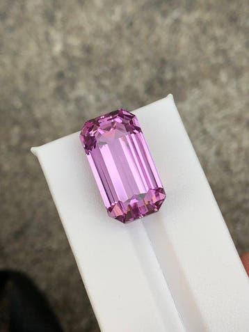 1 pcs Roze, Violet Kunziet - 37.91 ct - nternational Colored, Nieuw