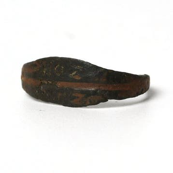 Oud-Romeins Brons Ring met dubbele rand en inggraveerde