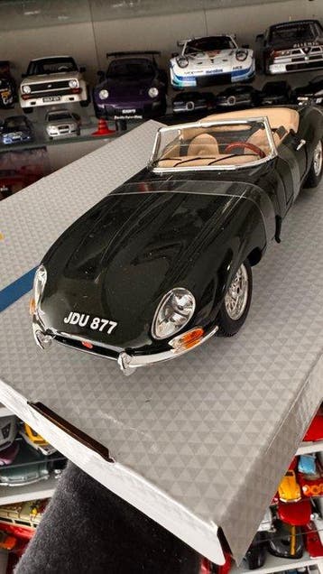 Bburago 1:18 - Modelauto - Jaguar E-Type Cabriolet (1961), Nieuw