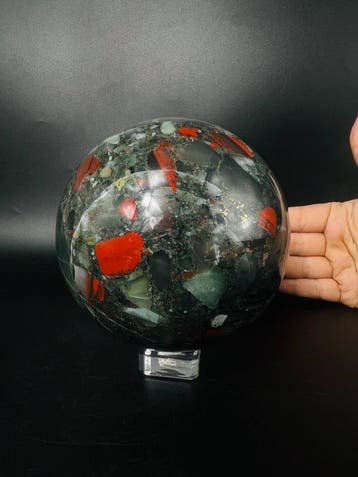 Dragon Blood Jasper Sphere – Tshipise, Zuid-Afrika Ø 123 mm-