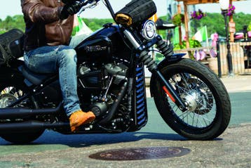 Kuryakyn Precision Chin Spoiler M8 Softail Models - Black, Ophalen of Verzenden, Nieuw