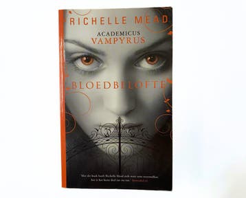 Bloedbelofte - Richelle Mead - Paperback, Boeken, Ophalen of Verzenden, Gelezen, Richelle 	Mead