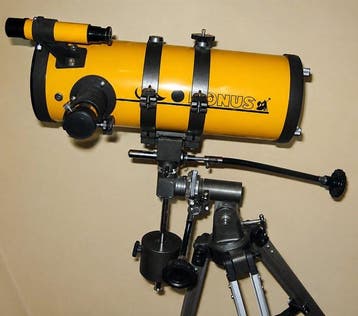 Astronomical telescope - Yellow Newtonian Reflector