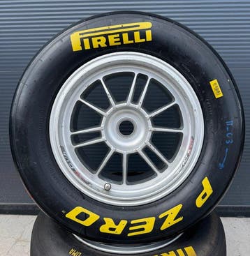 Wiel compleet met band - Pirelli -O.Z - *** NO RESERVE ***, Verzamelen, Nieuw